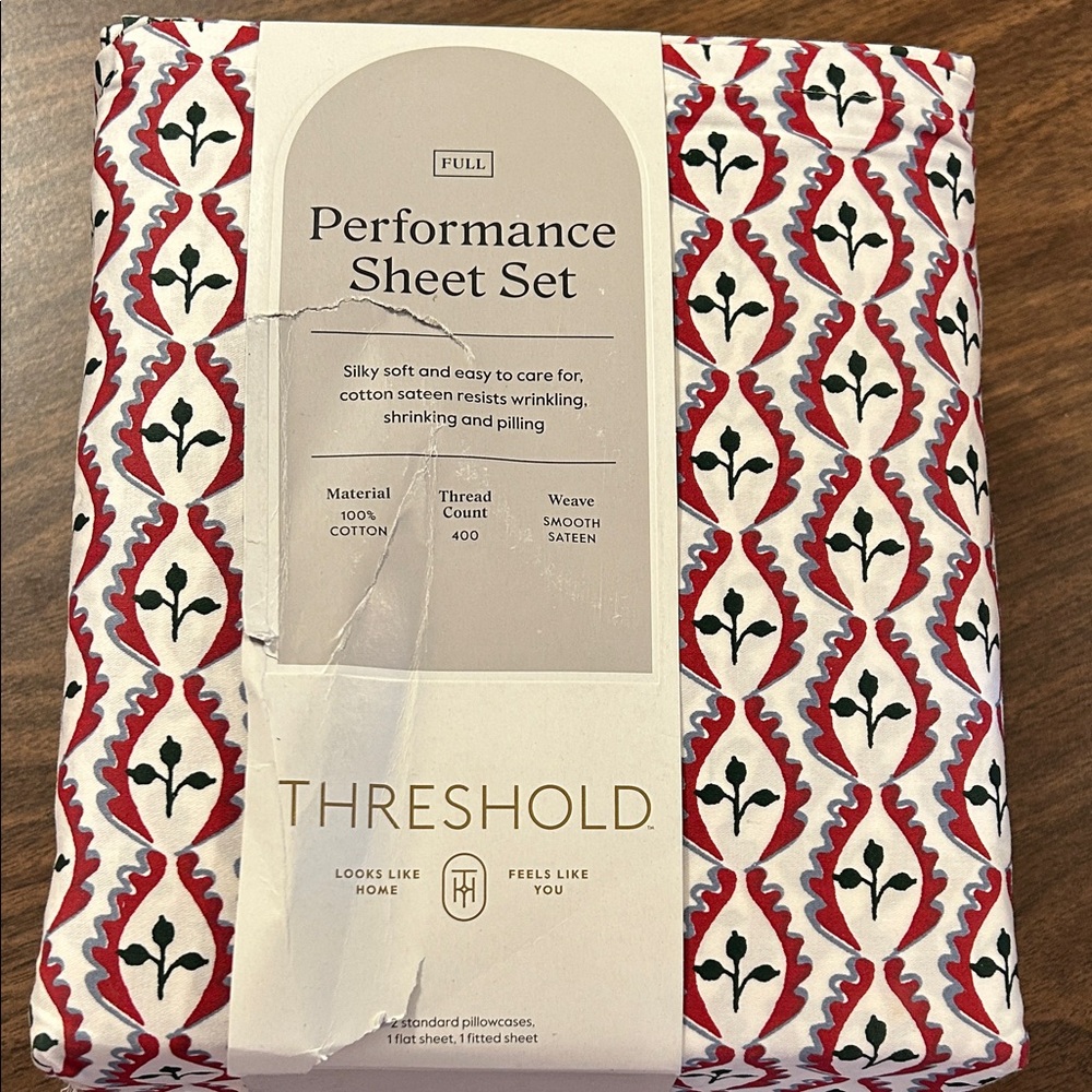 Threshold Red and White Patterned Sheet Set